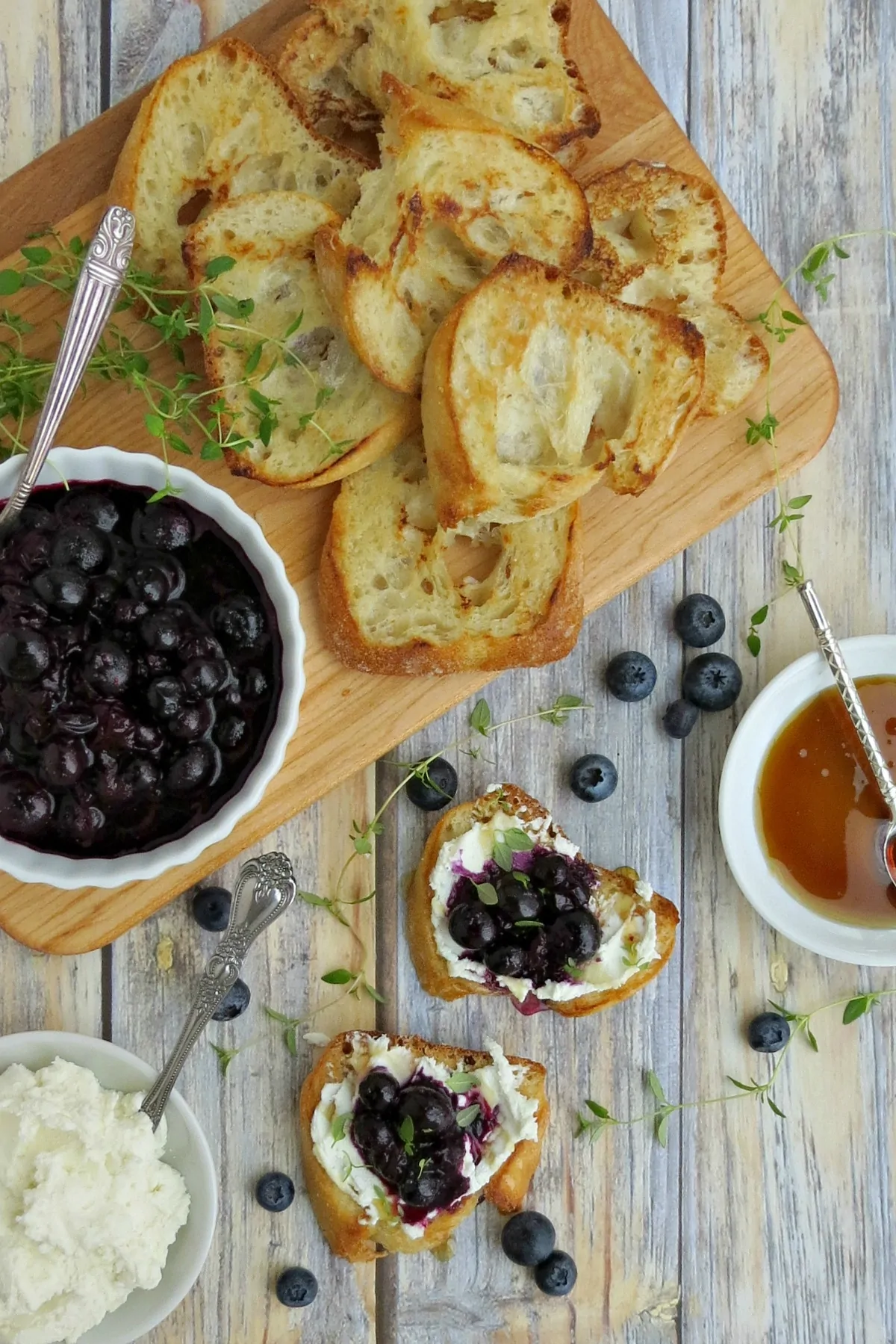 Blueberry and Goat Cheese Crostini with Thyme and Honey Recipe