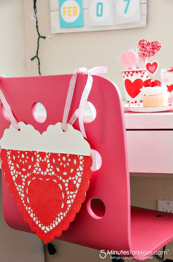 How to make a classroom bag for Valentine's Day cards and treats