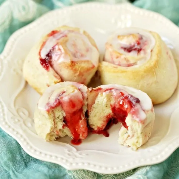 Super Easy Strawberry Sweet Rolls Recipe