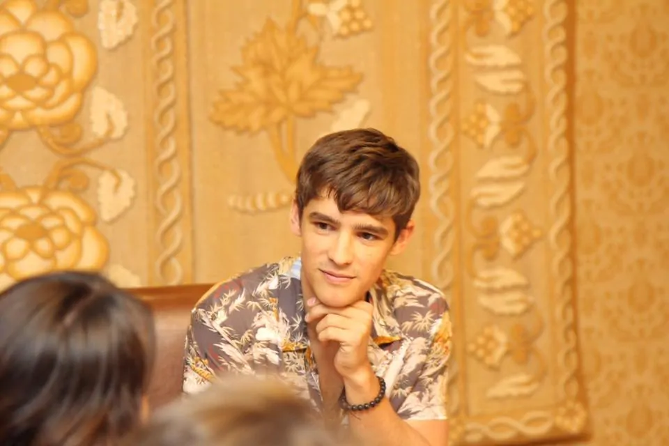 Brenton Thwaites - Interview