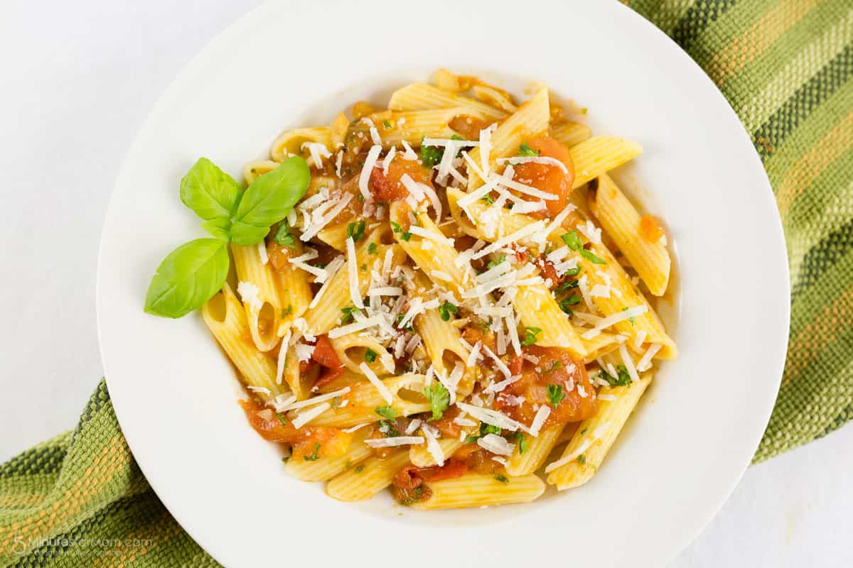 Gluten Free Penne with Fresh Tomato and Basil Sauce - 5 Minutes for Mom