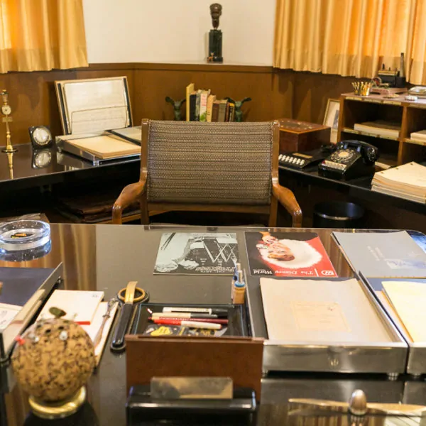 An Incredible Look Inside Walt Disney’s Office – See How It Looked In The 60’s