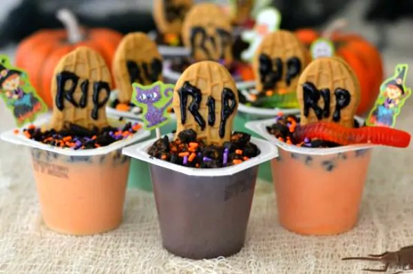 Easy Halloween Graveyard Pudding Cups from Flour on My Face