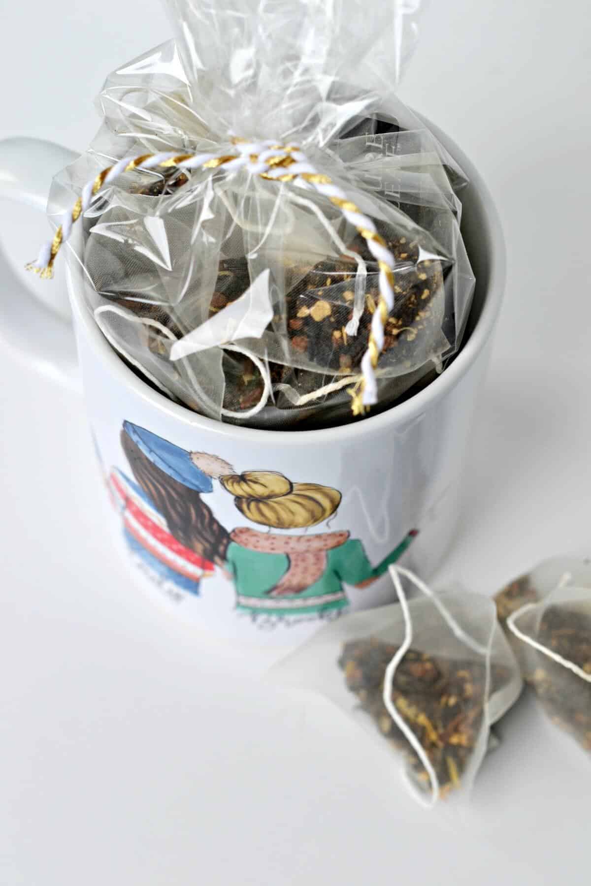 giftable tea mug 5 Minutes for Mom