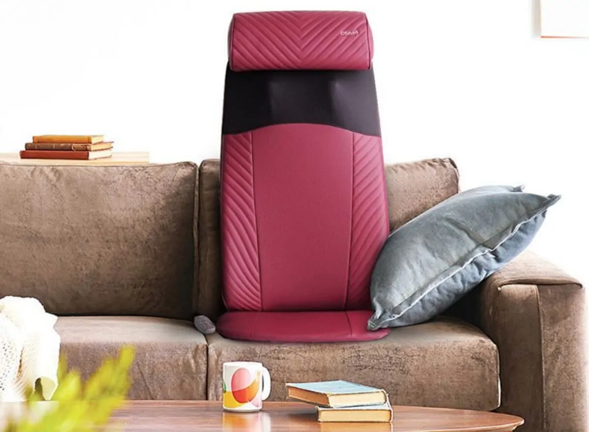 uJolly Back Massage on a Couch - Portable Back Mssager