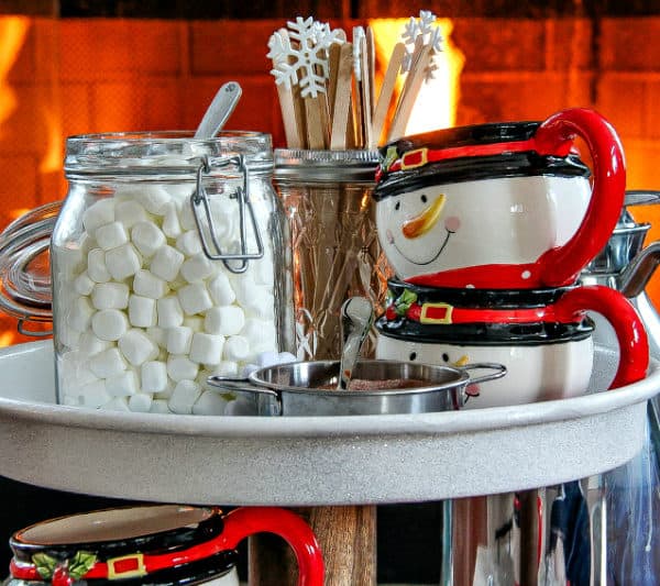 How to Create the Perfect Hot Chocolate Station for the Holidays