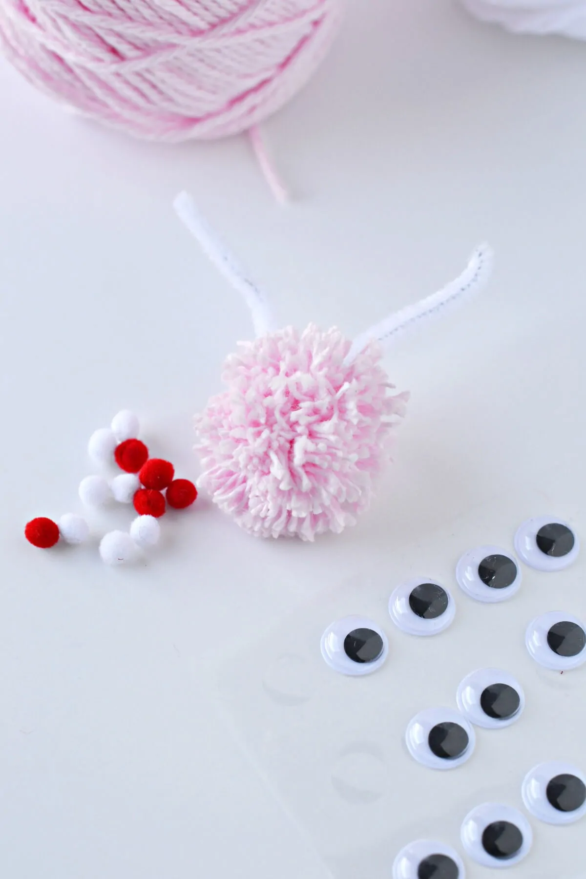 make a pom pom bug