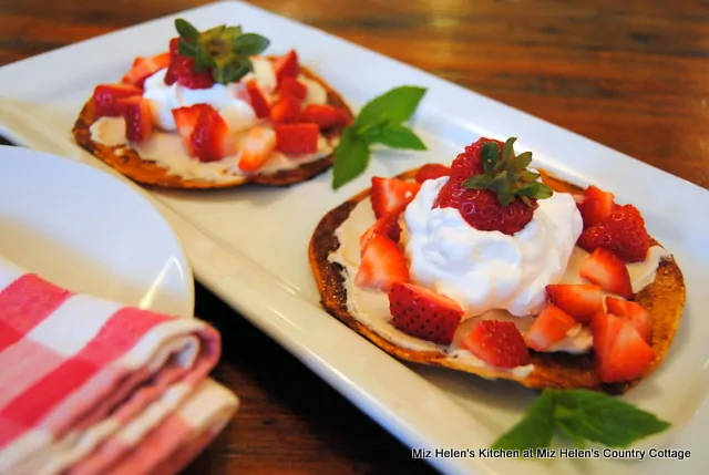 Strawberry Dessert Chalupa