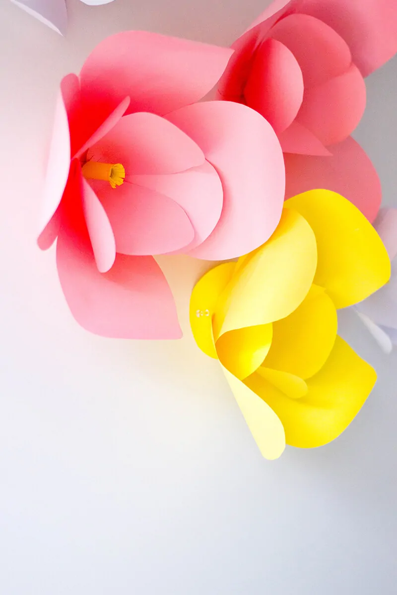 Adding a touch of color to our home office with these super easy, super cute DIY paper flowers.