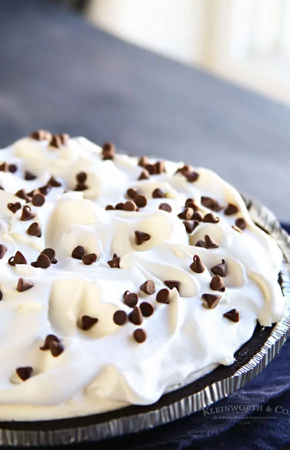 Easy Oreo Cannoli Cream Pie from Kleinworth _ Co.