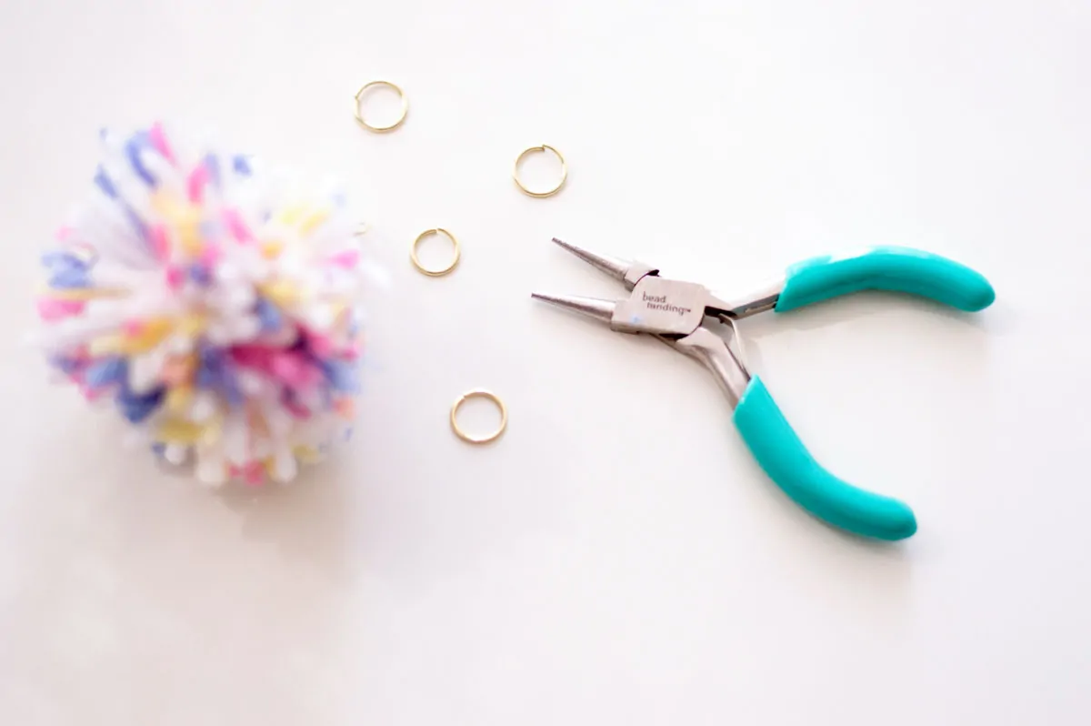 DIY Tassel Keychain - Making a Pom Pom