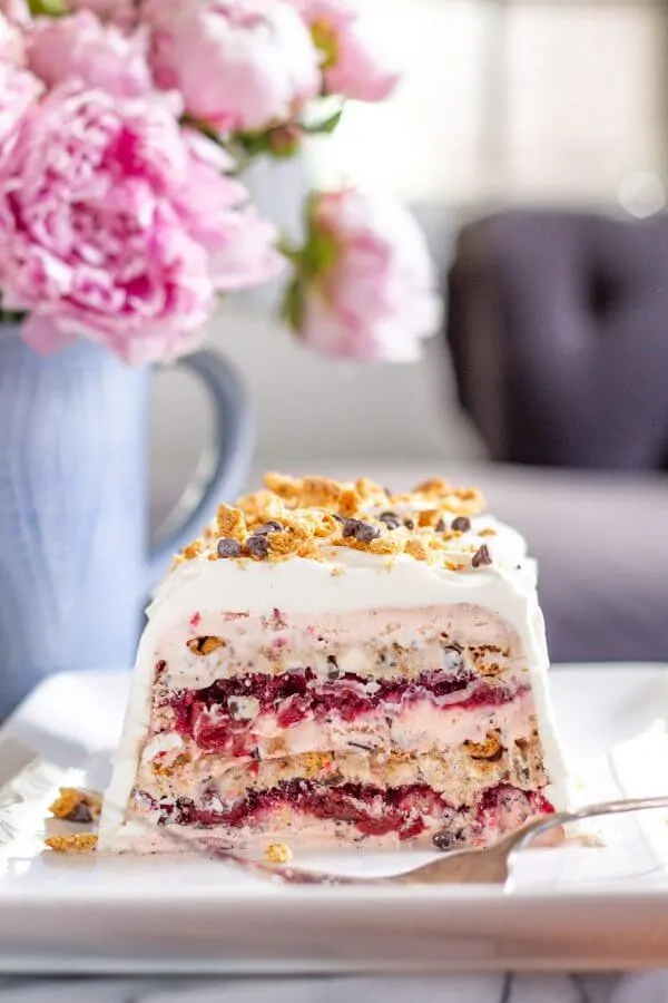 Easy Summer Desserts - Cherry and Fudge Ice Cream Icebox Cake from The Kittchen