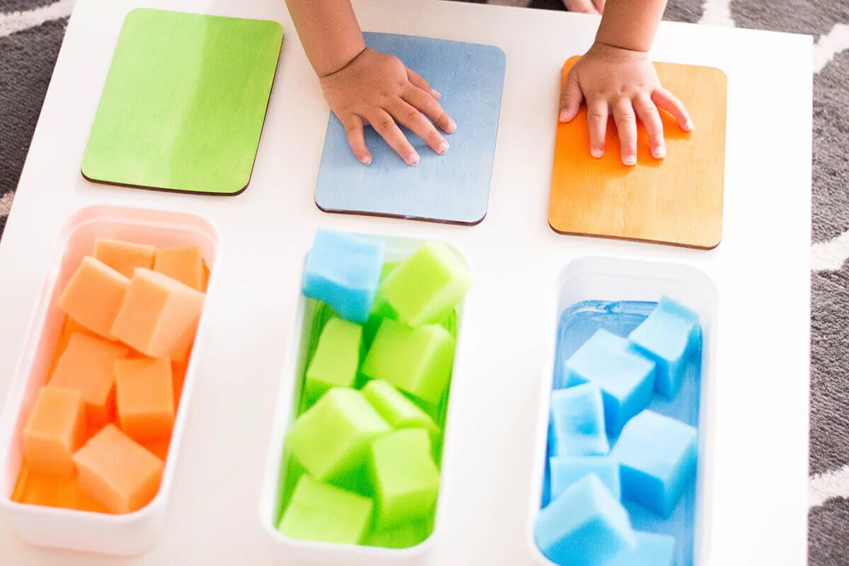 A toddler activity to encourage color recognition and sorting