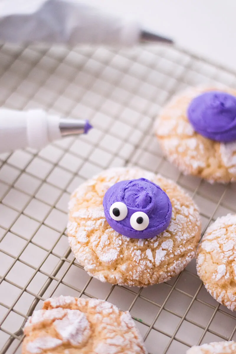 Giving our crinkle cookies a Halloween makeover with buttercream spiders.