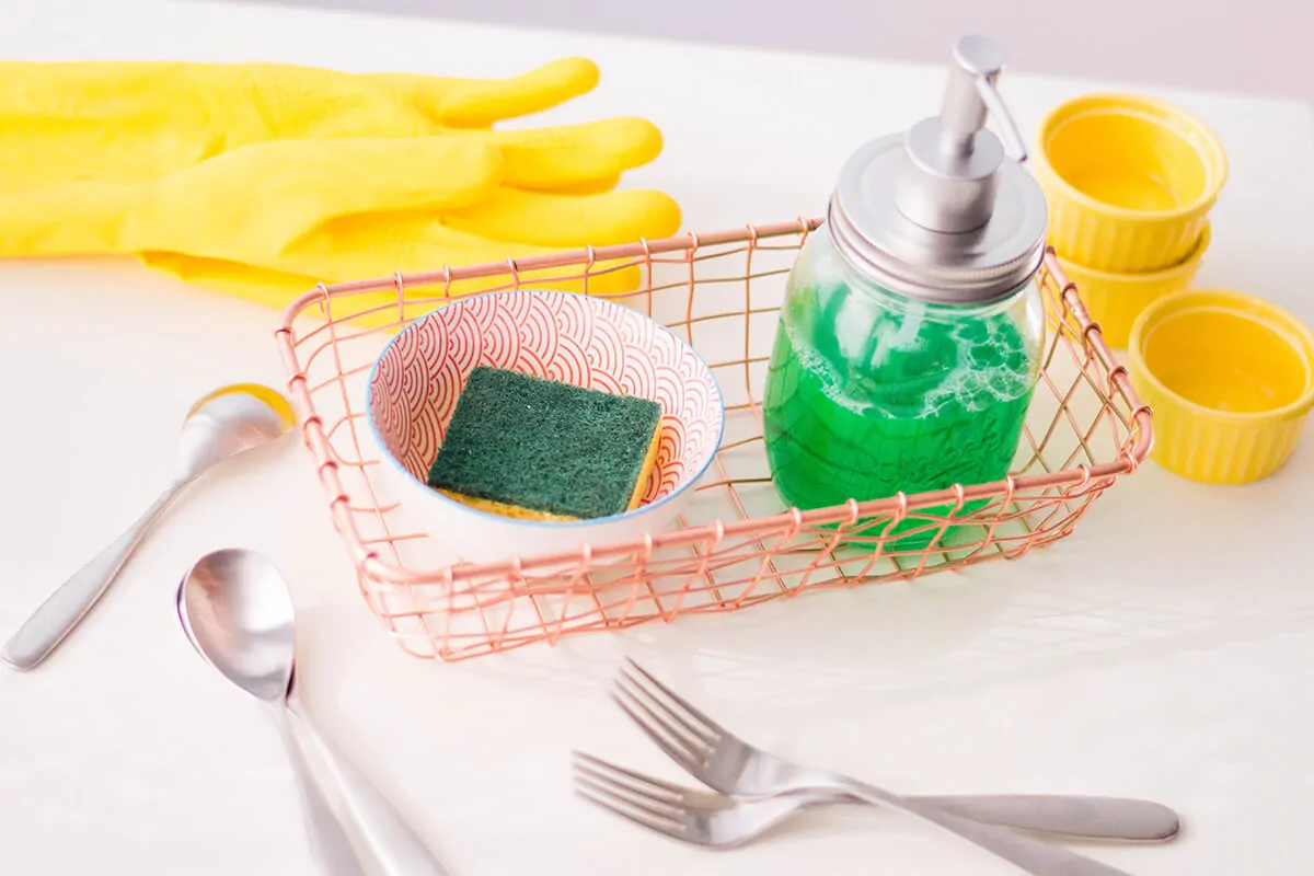 Our latest home DIY solution: a kitchen sink organizer to keep things clean, fresh, and aesthetically pleasing!