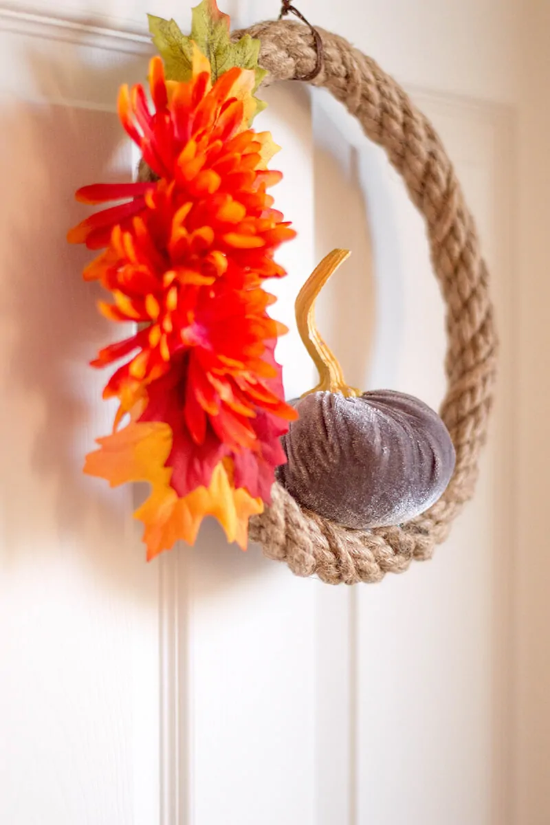 Doing Autumn the right way: spruce up your home with this elegant, simple, cost-effective DIY Fall Wreath.