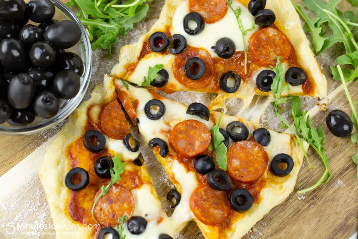 Grilled Pizza with Hojiblanca Olives from Spain8178 5 Minutes for Mom