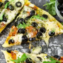 Recipe for Grilled Pizza with Hojiblanca Olives from Spain and Spanish Chorizo Sausage