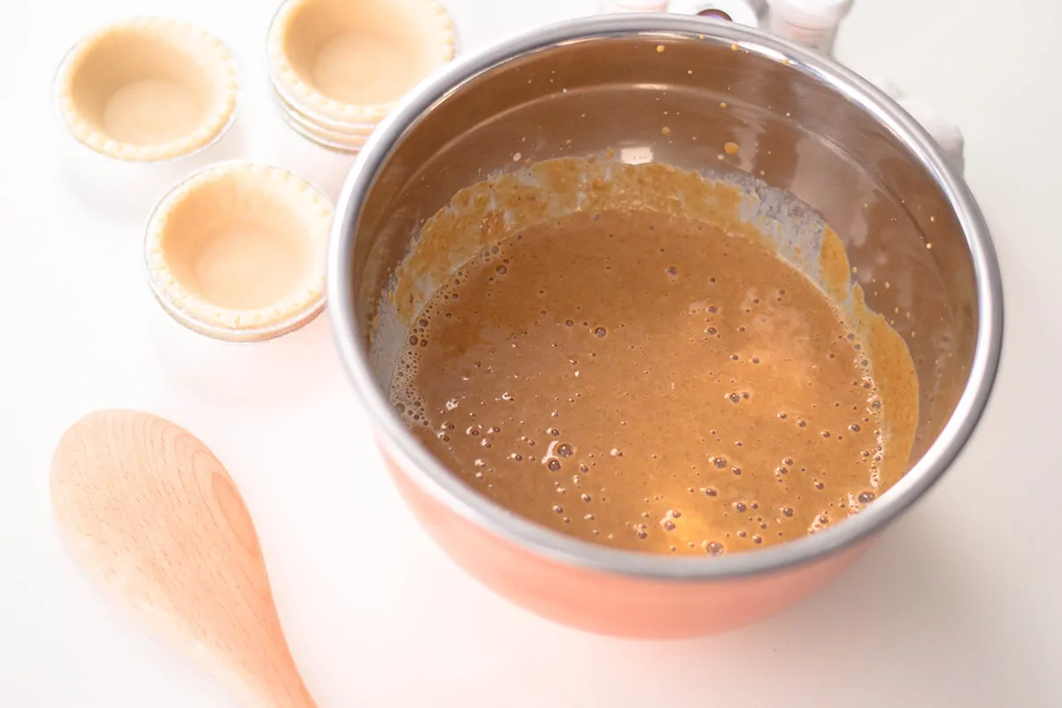 Giving my mini pumpkin pies the double-pumpkin makeover - how cute are these?!