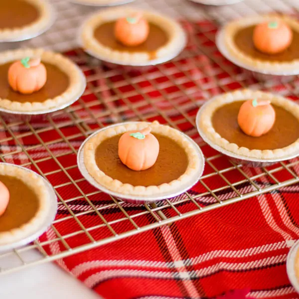 Mini Pumpkin Pies with a Fondant Pumpkin Topping
