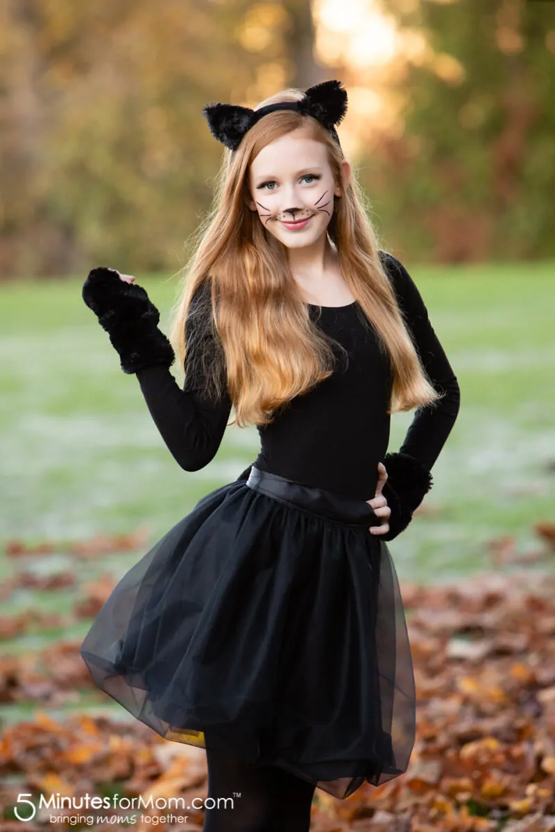 DIY Black Cat Costume for Teens #DIYHalloweenCostumes