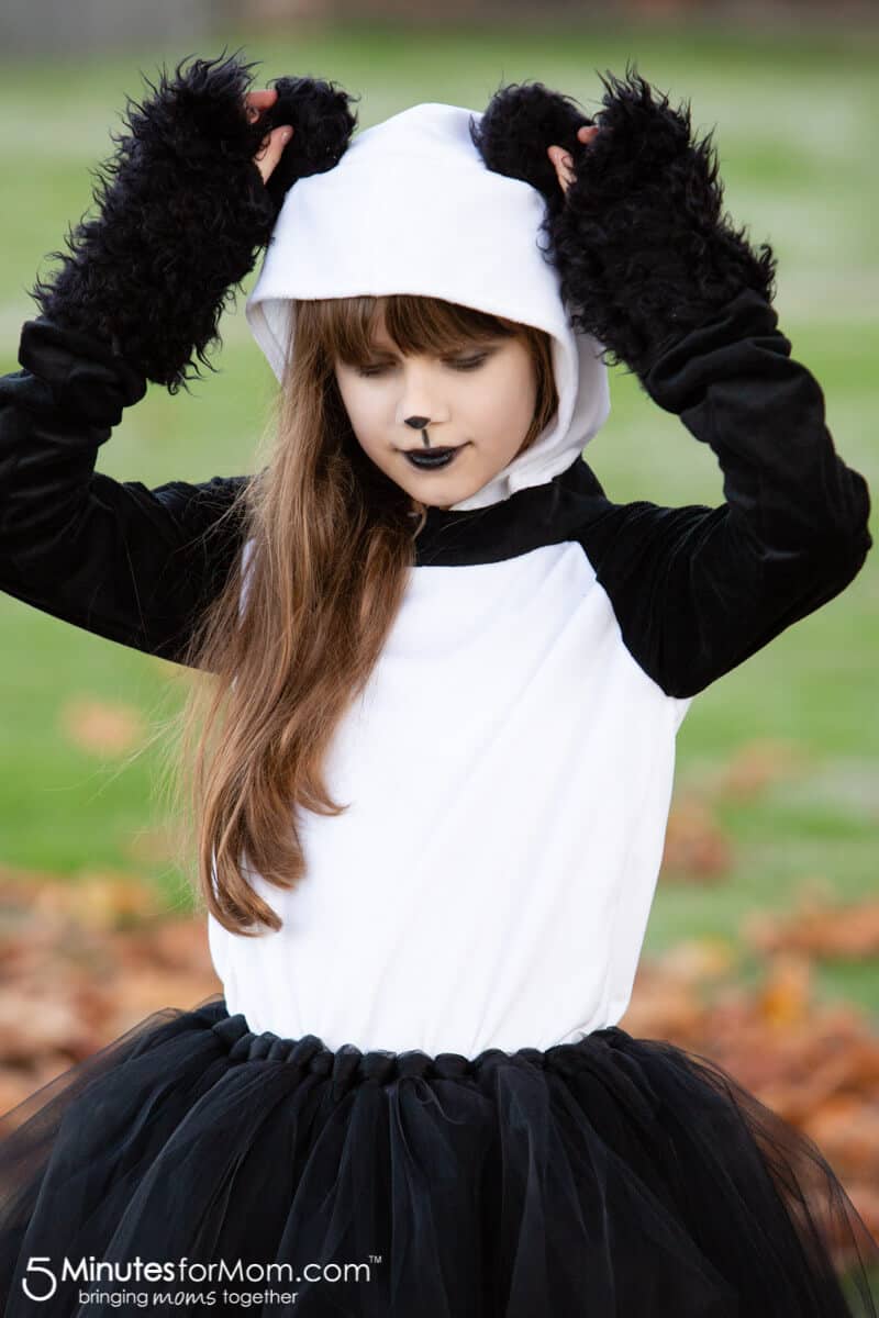 Panda Costume Diy
 DIY Panda Bear Halloween Costume 5 Minutes for Mom