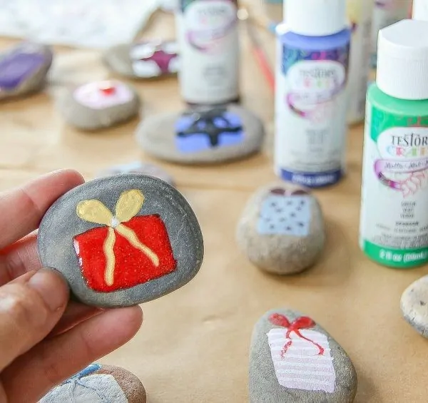 How To Paint Rocks For The Holidays