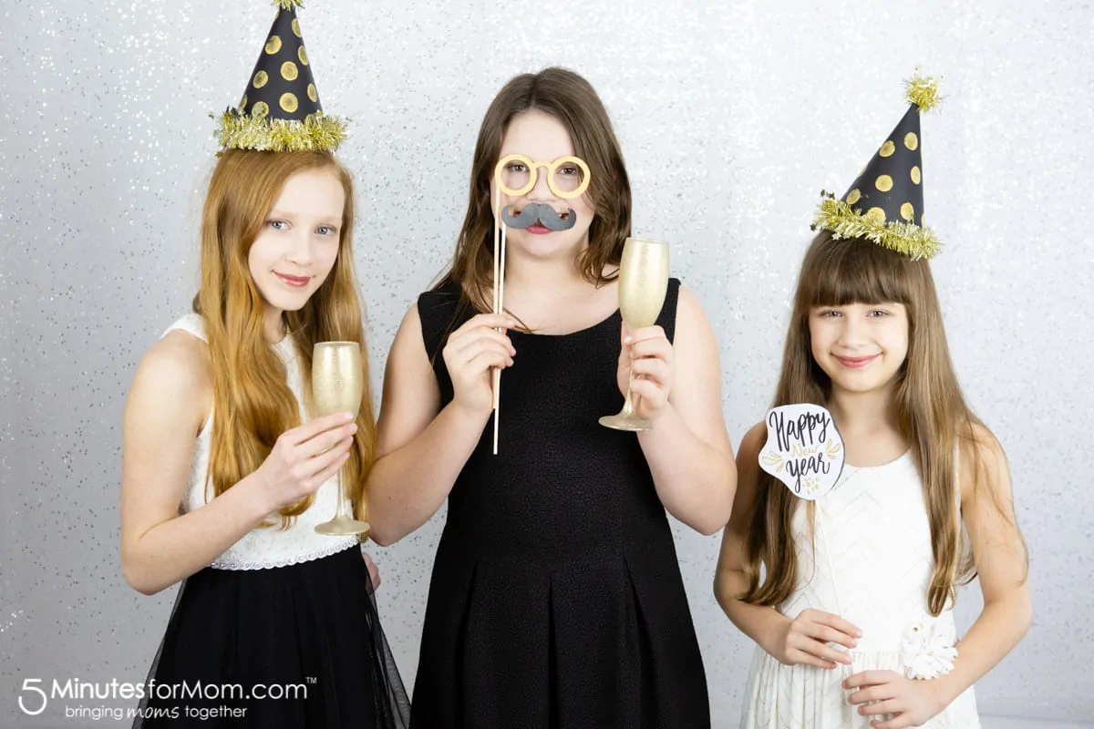 DIY New Years Eve Photo Booth Props