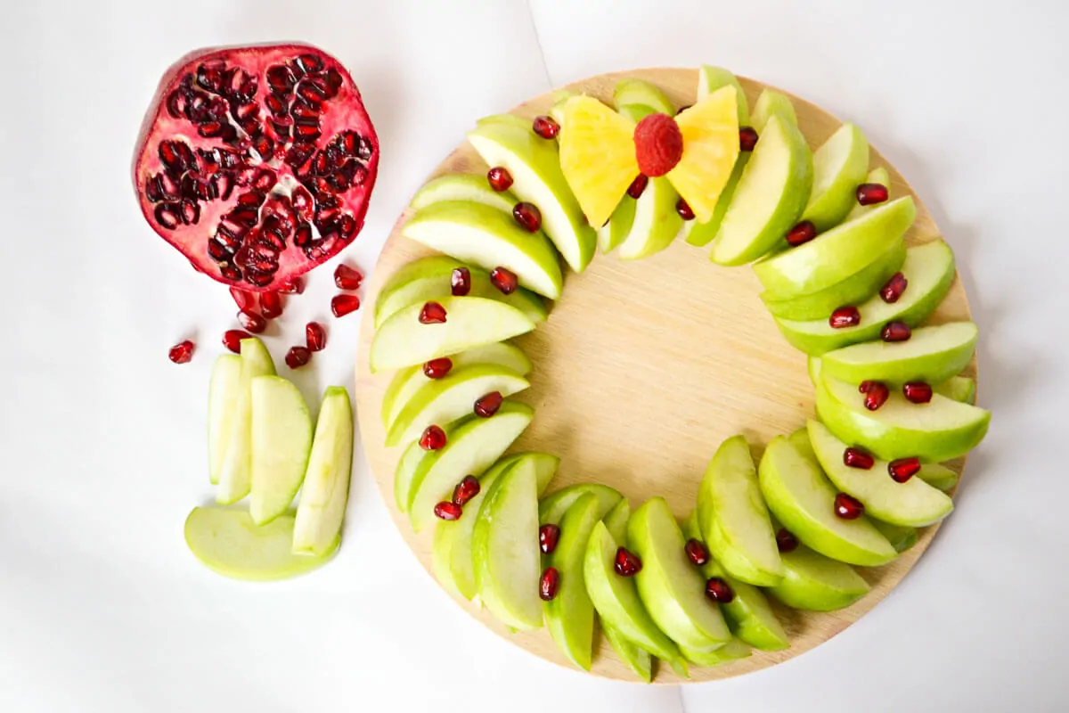 Healthy Christmas Snacks for Kids - Fruit Wreath