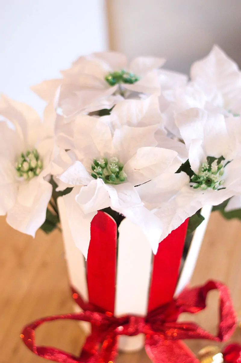 Easy Christmas centerpiece - Homemade plant pot white white poinsettia.