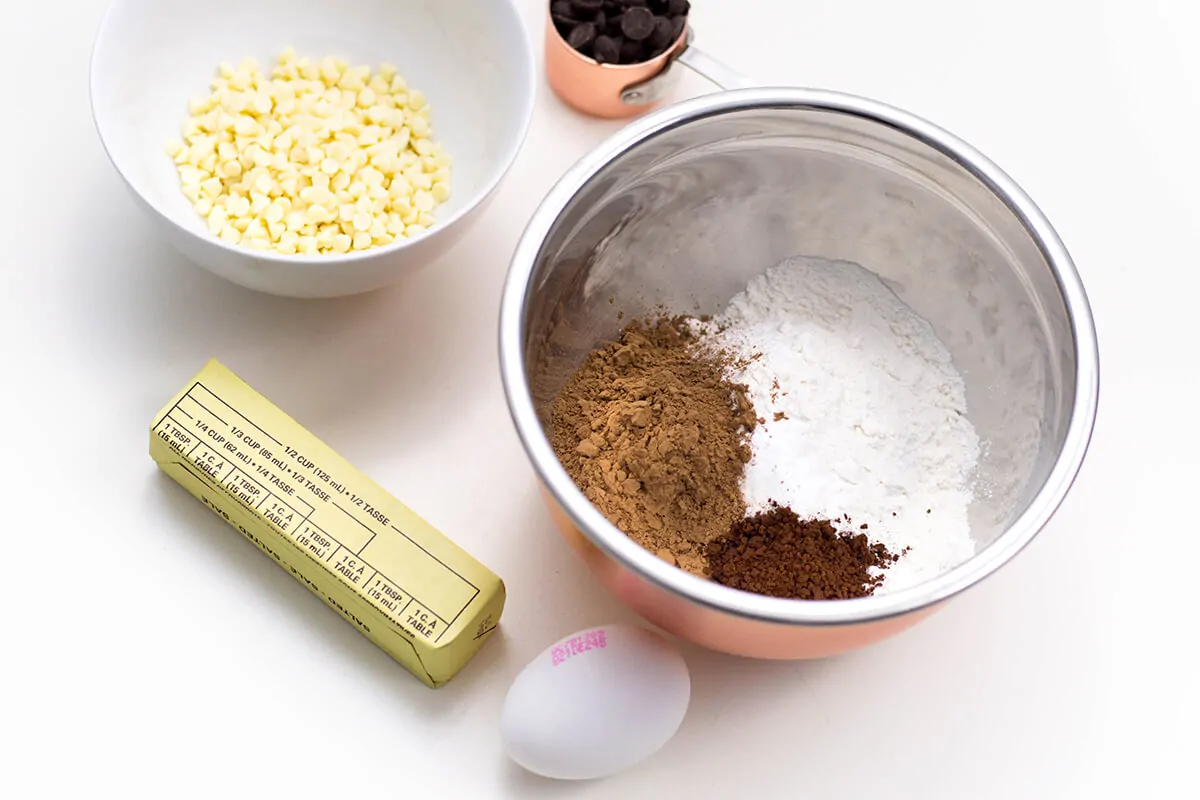 Ingredients to bake biscotti