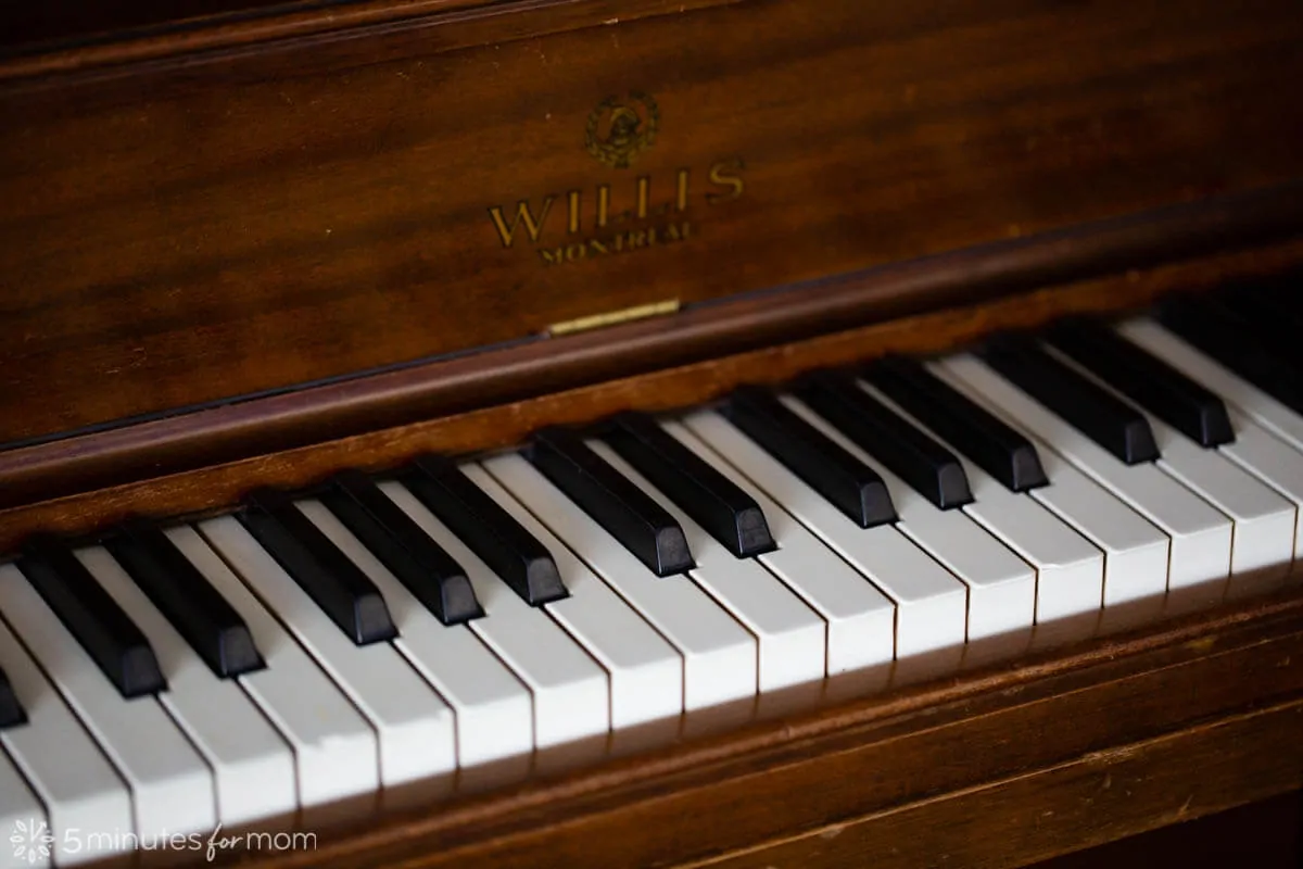 Willis Piano Montreal - Canadian made antique piano