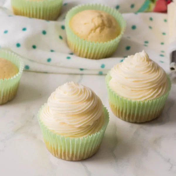 Homemade Vanilla Cupcakes – How To Make Vanilla Cupcakes From Scratch