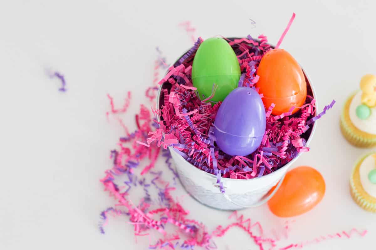 A DIY Easter Centerpiece made up of low-budget crafting items