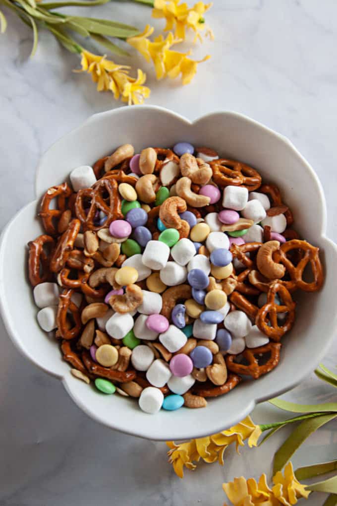 How to Make the Easiest Spring Snack Mix - 5 Minutes for Mom