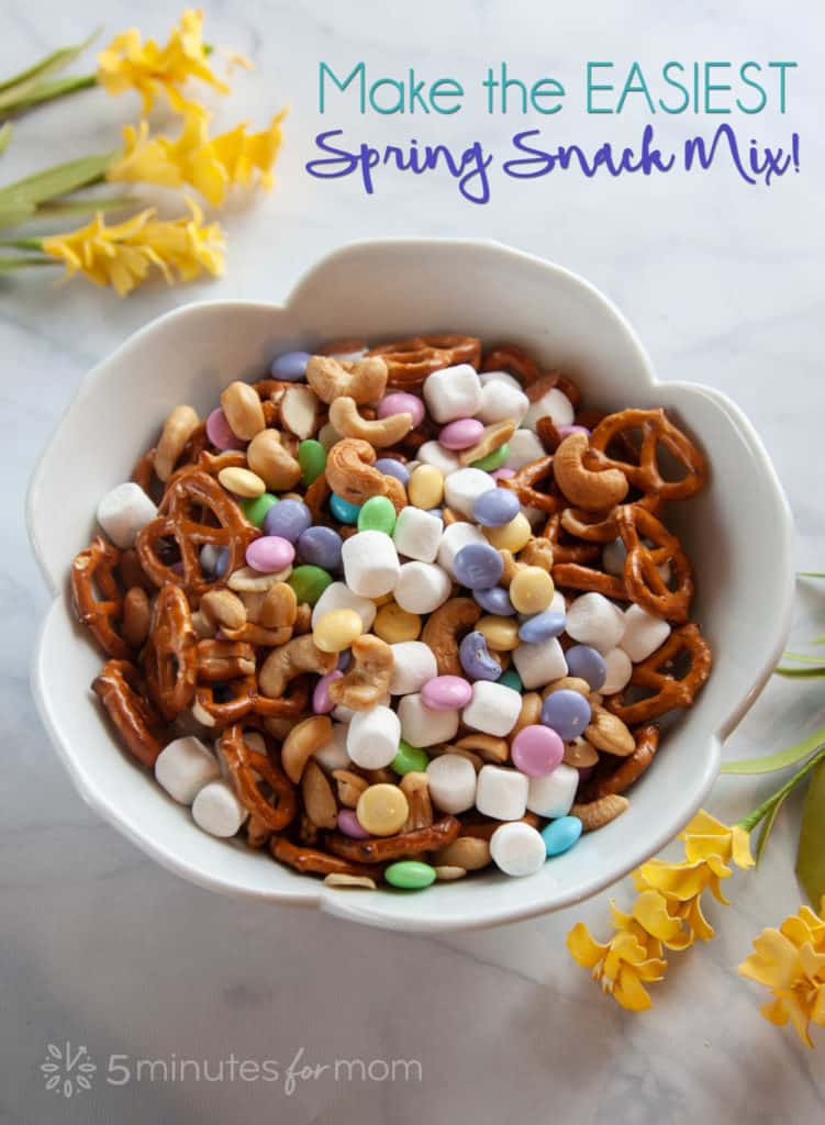 Easy Spring Snack Mix - This Spring Snack Mix is perfect for spring parties, potlucks, family get-togethers, or school parties. The perfect blend of sweet and salty. #SnackMix #EasterSnack