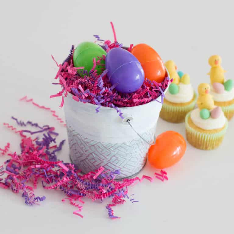 Easy Easter Centerpiece made up of low-cost crafting items. Cute spring DIY to make with kids.