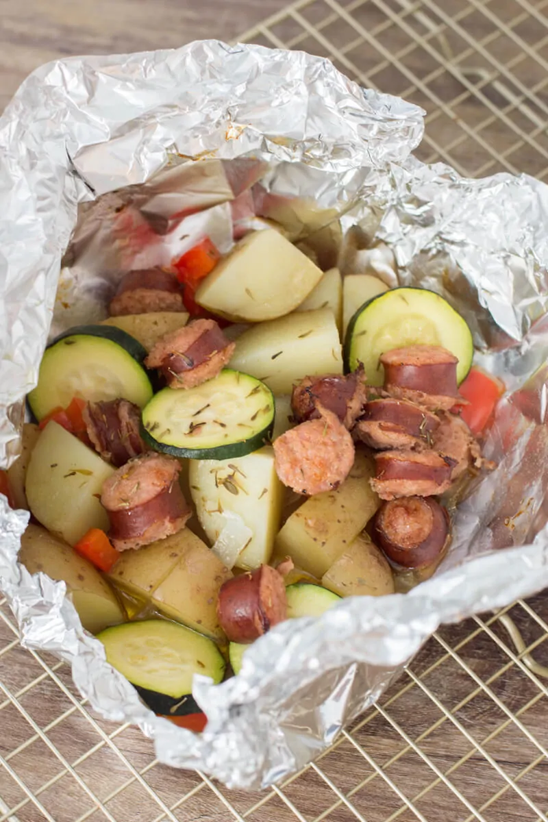 Sausage foil packets are the ideal meals to bring along your camping adventures. Follow along our easy recipe to make them for your family! #campingrecipes #foilpackets #5MinutesforMom