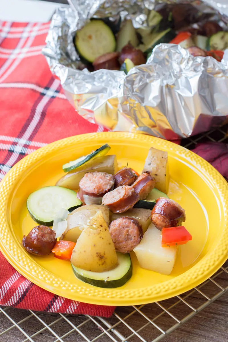 Sausage foil packets are the ideal meals to bring along your camping adventures. Follow along our easy recipe to make them for your family! #campingrecipes #foilpackets #5MinutesforMom