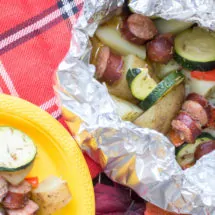 Sausage foil packets are the ideal meals to bring along your camping adventures. Follow along our easy recipe to make them for your family! #campingrecipes #foilpackets #5MinutesforMom