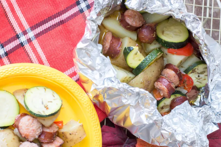 Sausage foil packets are the ideal meals to bring along your camping adventures. Follow along our easy recipe to make them for your family! #campingrecipes #foilpackets #5MinutesforMom
