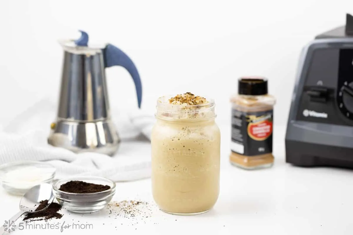 Coffee Smoothie with MCT oil and Collagen