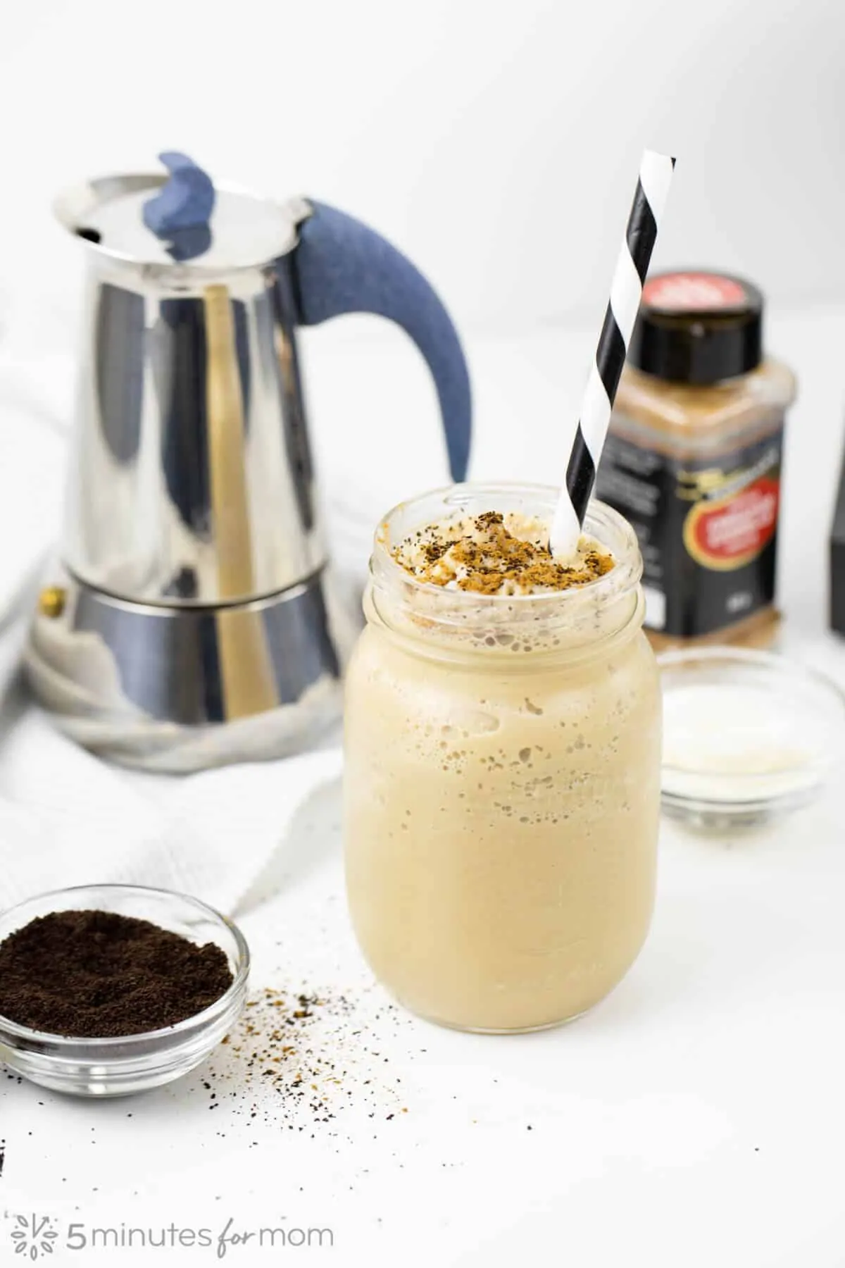 Coffee Smoothie with collagen powder MCT oil and cinnamon