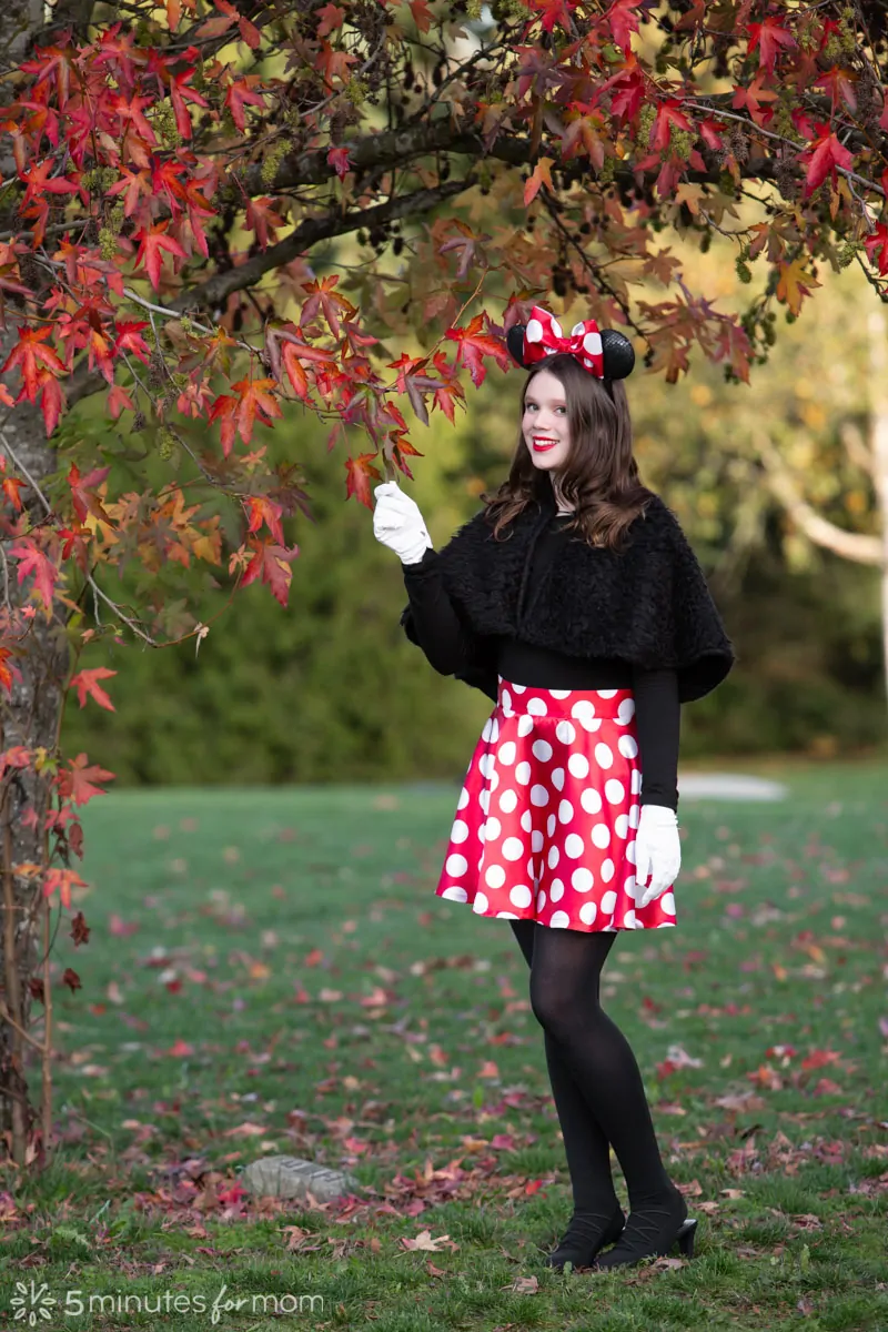 DIY Minnie Mouse Costume - How To Make A Minnie Mouse Skirt And Bow - 5  Minutes for Mom