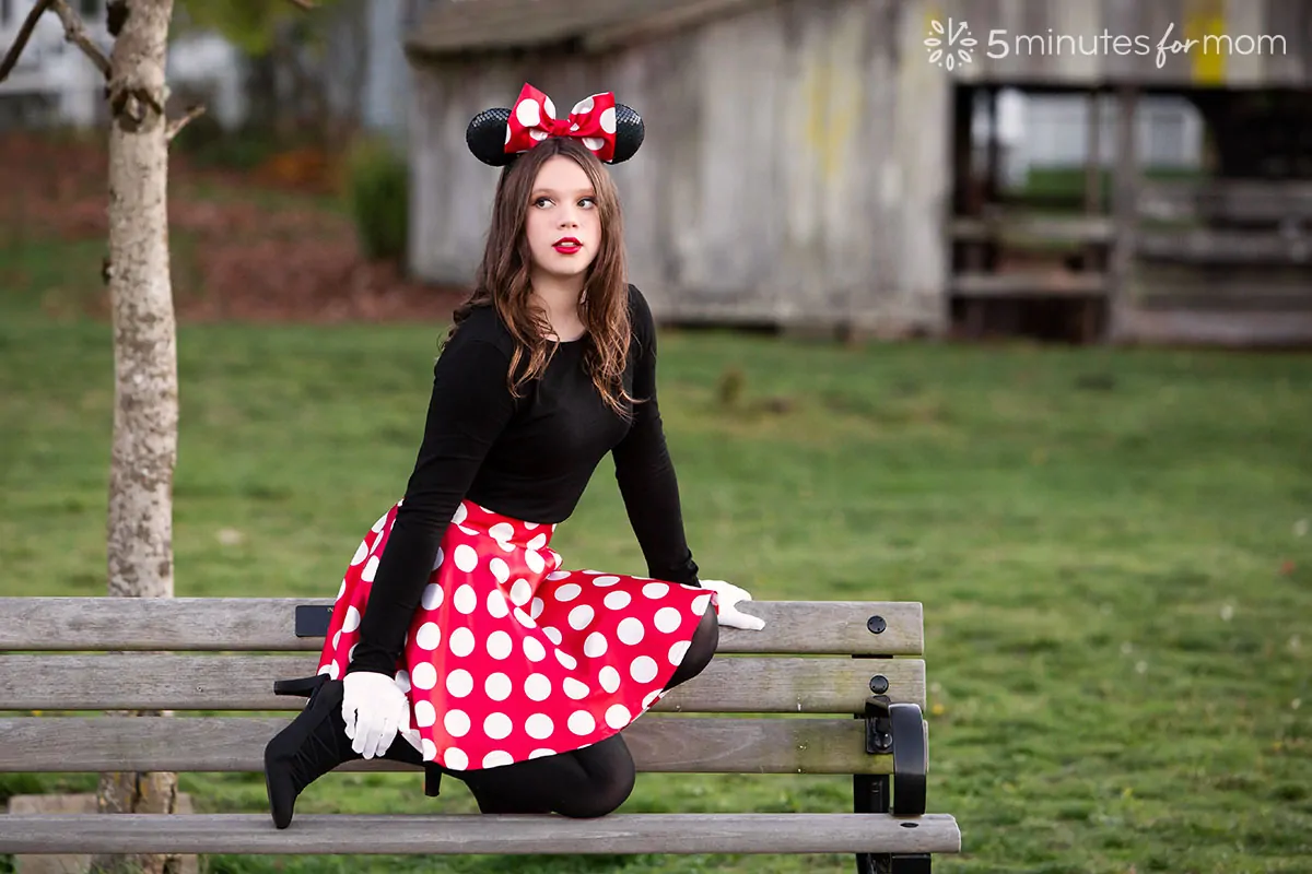 DIY Minnie Mouse Costume - How To Make A Minnie Mouse Skirt And Bow - 5  Minutes for Mom