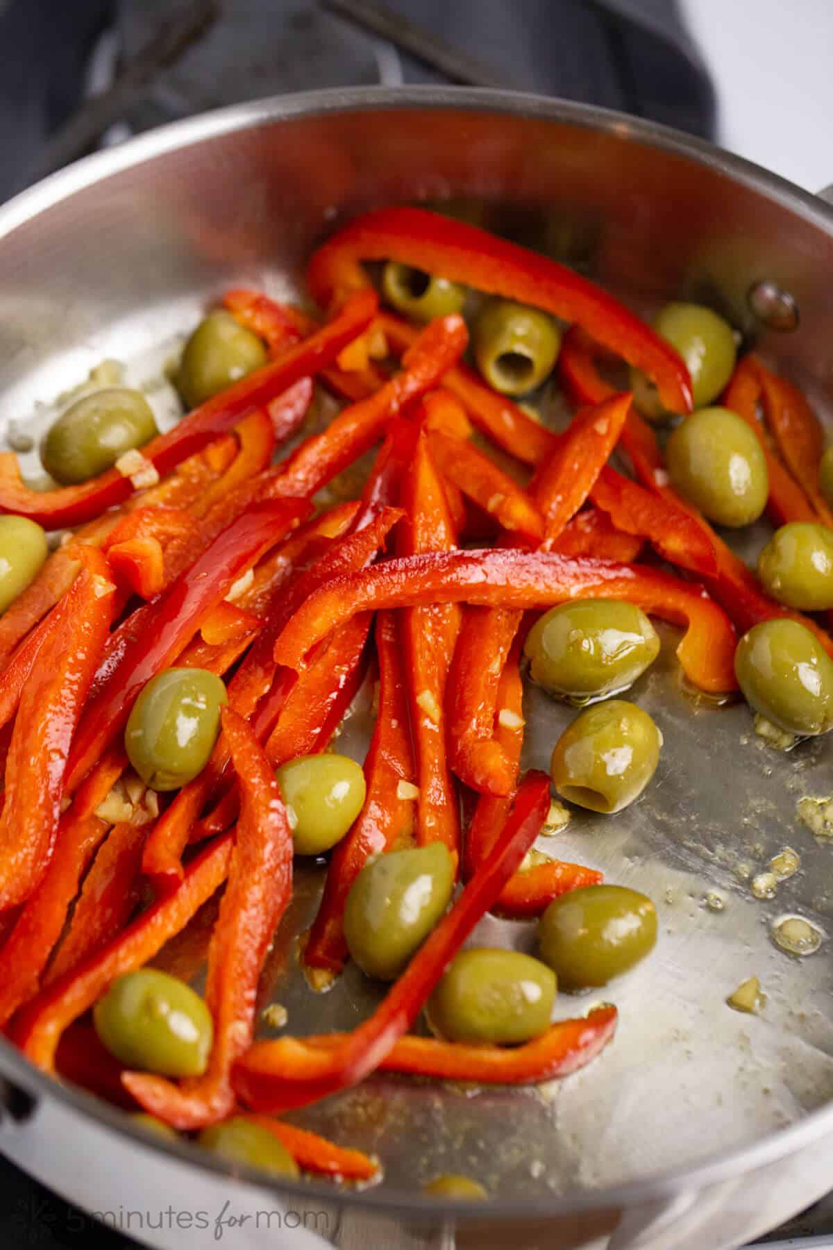 Zucchini Noodles with Olives from Spain 5 Minutes for Mom