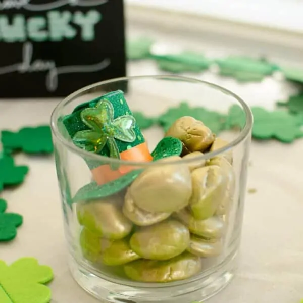 Easy St. Patrick’s Day Pot of Gold Decoration