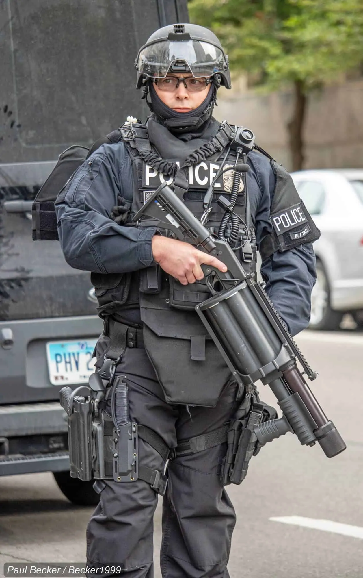 Heavily Armed Police Officer - Photo by Becker1999 Flickr