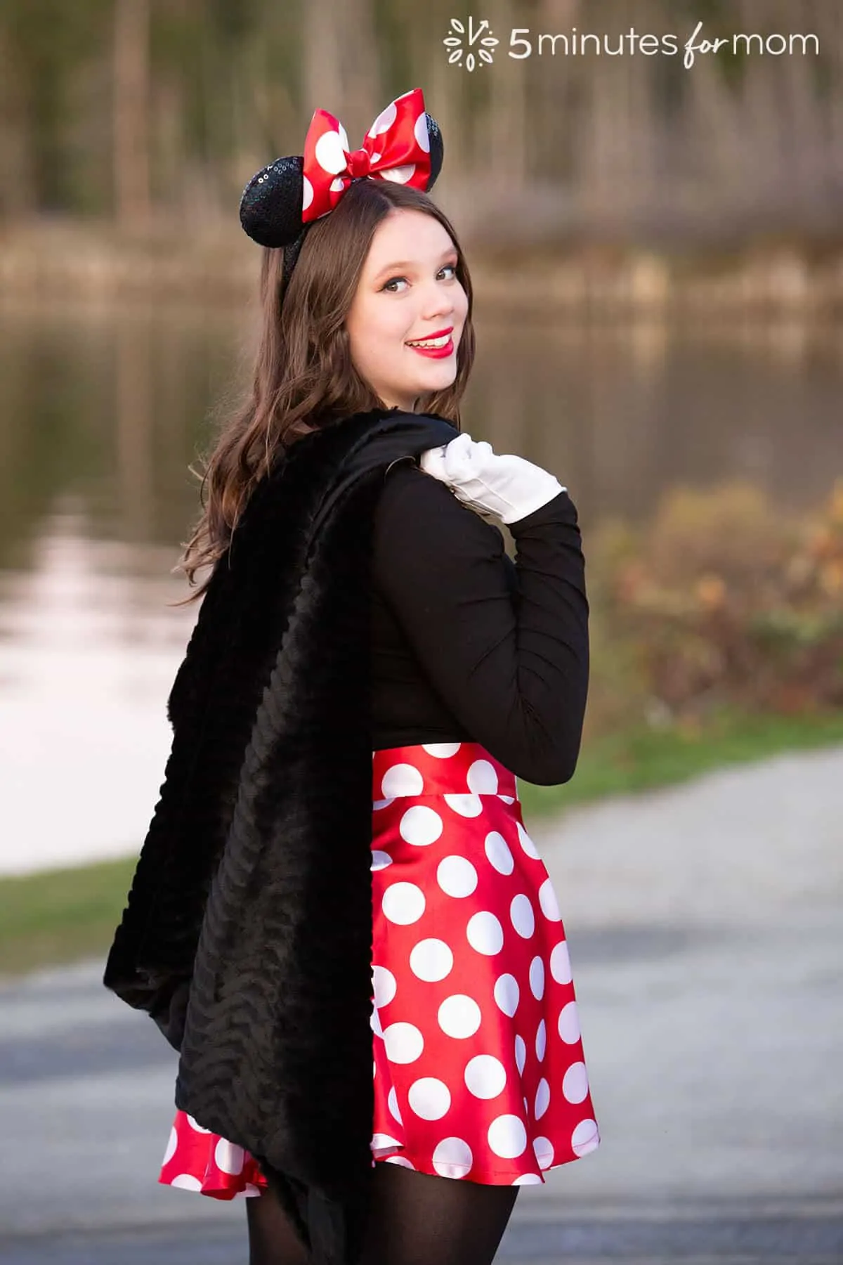 faux fur capelet with a Minnie Mouse costume