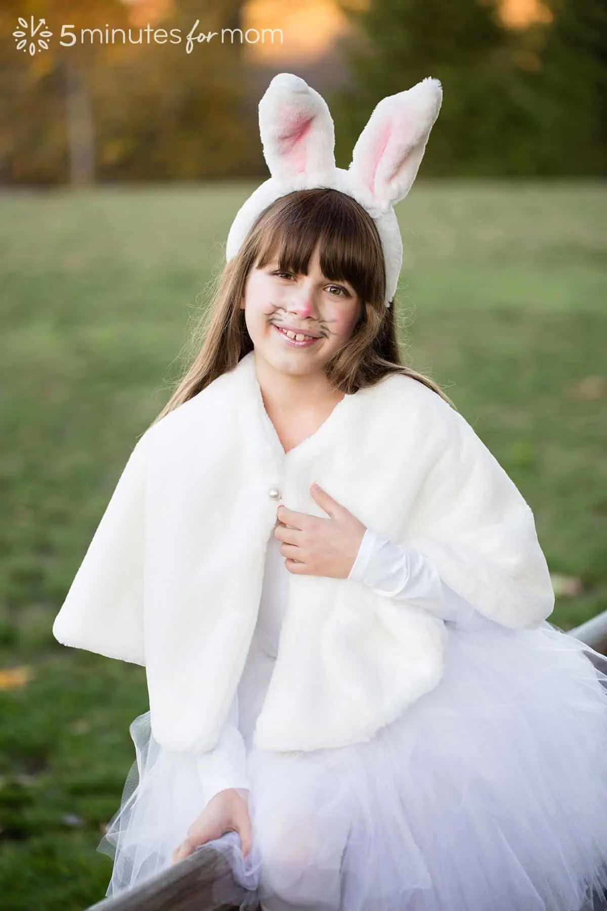 Plush capelet för bunny costume